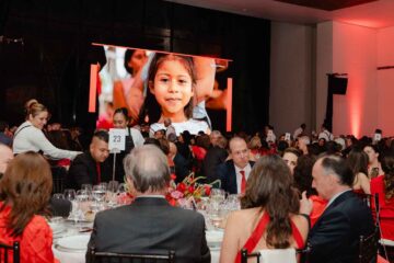 "Cena en Rojo" en favor de la niñez migrante