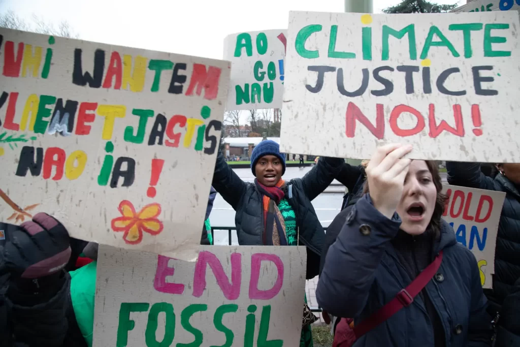 Vepaiamele, de 15 años, activista climática de Vanuatu, participa en una manifestación por el clima frente al Palacio de la Paz en La Haya, Países Bajos. Tom Maguire / Save the Children