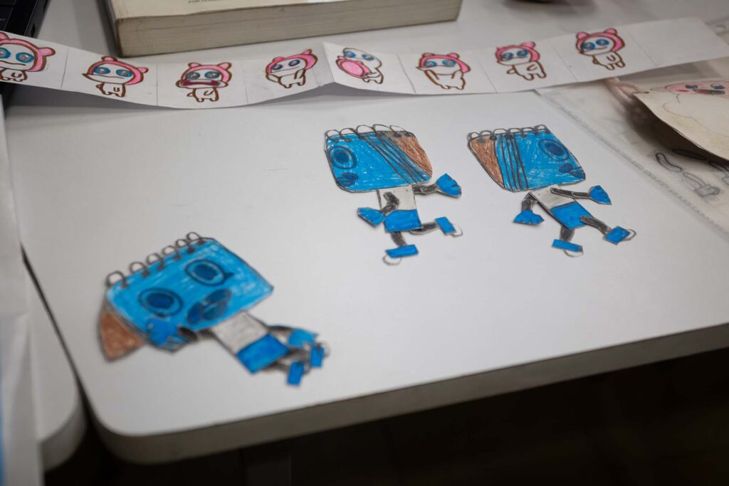 Dibujo de tres animaciones azules.