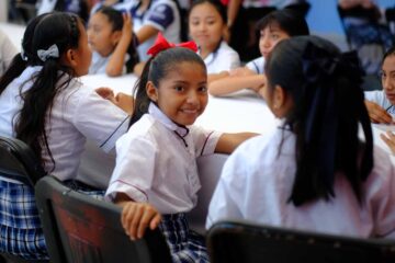 Grupo de ninas en Foro Ninas Imparables en Chemax.